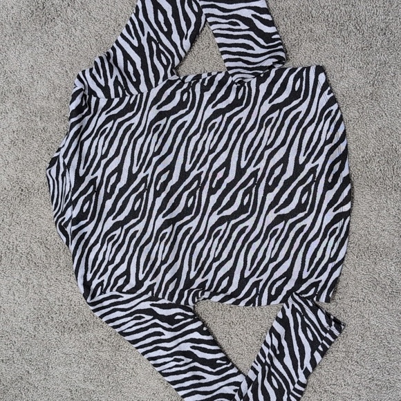 Industry Zebra Print Long Sleeve Collared Semi Crop Top Women's Small - Picture 7 of 7